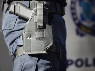 Φωτογραφία για Κεραμεικός: Έκλεψαν γεμιστήρες με 50 φυσίγγια από αυτοκίνητο αστυνομικού