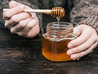Φωτογραφία για Τι θα συμβεί στο σώμα σου αν αρχίσεις να τρώς μέλι πριν κοιμηθείς
