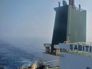 Φωτογραφία για Ερυθρά Θάλασσα: Σταμάτησε η διαρροή πετρελαίου από το ιρανικό τάνκερ που φέρεται να «χτυπήθηκε»