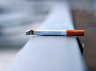 Φωτογραφία για Οι Έλληνες «κόβουν» το κάπνισμα