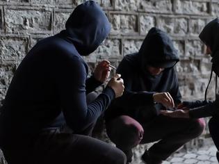 Φωτογραφία για Σίσα: Η κοκαΐνη των φτωχών κάνει θραύση στην Ελλάδα