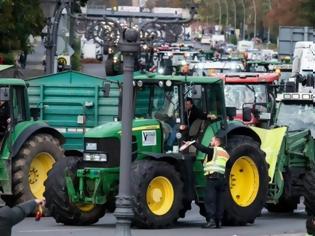 Φωτογραφία για Γερμανία: Χιλιάδες αγρότες βγήκαν στους δρόμους με τα τρακτέρ τους