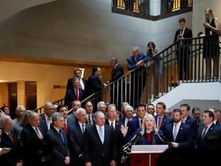 Φωτογραφία για «Πραξικόπημα» στη Βουλή των ΗΠΑ: Ρεπουμπλικάνοι διέκοψαν κατάθεση σε επιτροπή που εξετάζει την παραπομπή Τραμπ