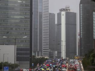 Φωτογραφία για Χονγκ Κονγκ: Μεγιστάνας πλήρωσε σχεδόν ένα εκατομμύριο δολάρια για μια θέση στάθμευσης