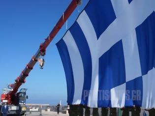 Φωτογραφία για Χίος: Έπαρση σημαίας 150 τ.μ. στο κεντρικό λιμάνι για την 28η Οκτωβρίου
