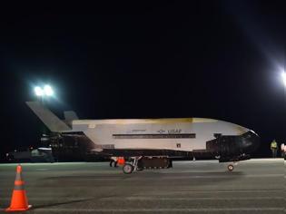 Φωτογραφία για Νέο διαστημικό ρεκόρ: Το X-37B επέστρεψε στη Γη μετά από 780 ημέρες σε τροχιά..