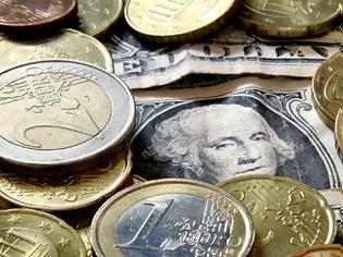 Φωτογραφία για Οριακή πτώση έναντι του δολαρίου σημειώνει το ευρώ