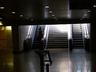 Φωτογραφία για Αναγνώστρια δυσανασχετεί με τις εκτός λειτουργίας κυλιόμενες σκάλες
