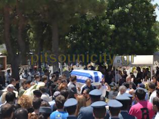 Φωτογραφία για Έγινε η κηδεία του αδικοχαμένου αστυνομικού με έντονη την παρουσία της Χρυσής Αυγής