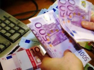 Φωτογραφία για Οι Έλληνες επιστρέφουν τα λεφτά τους στις τράπεζες