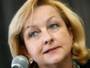 Φωτογραφία για Η Ελλάδα πρέπει να επιταχύνει τις ιδιωτικοποιήσεις, λέει η υπουργός οικονομικών της Αυστρίας