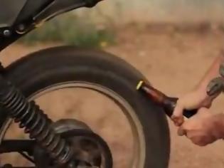 Φωτογραφία για VIDEO: 101 τρόποι για να ανοίξετε ένα μπουκάλι μπύρας