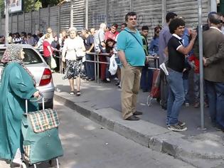 Φωτογραφία για ΙΣΠΑΝΙΑ: Ουρές για τρόφιμα στον Ερυθρό Σταυρό και από τη μεσαία τάξη