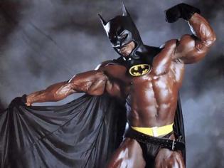 Φωτογραφία για ΔΕΙΤΕ: Οι 10 πιο ασυνήθιστοι & αστείοι Batman