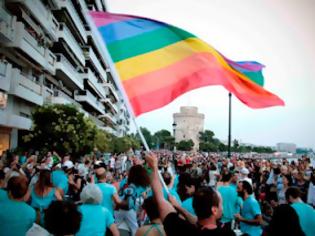 Φωτογραφία για Θεσσαλονίκη: Gay Pride κατά της Χρυσής Αυγής με σημαίες του ΣΥΡΙΖΑ!