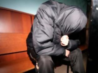 Φωτογραφία για Κρήτη: Στο εδώλιο ο αντιεξουσιαστής που χτύπησε με σιδερογροθιές παρέα με άλλα 5 άτομα  τον γιο υποψήφιας με τη Χρυσή Αυγή!