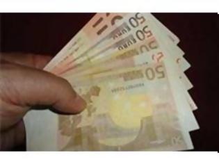 Φωτογραφία για Αλβανίδα βρήκε φάκελο με 5500 ευρώ και τον παρέδωσε