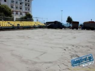 Φωτογραφία για ΦΩΤΟ: Η Αριστοτέλους μετατράπηκε σε γήπεδο beach volley