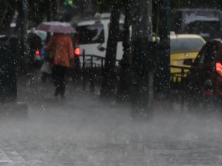 Φωτογραφία για Κακοκαιρία: Έρχεται νέο κύμα με σφοδρές καταιγίδες - 7.500 κεραυνοί έπεσαν την Πέμπτη