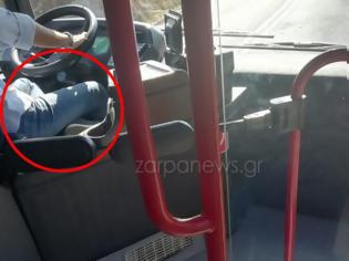 Φωτογραφία για Ασυνείδητος οδηγός λεωφορείου οδηγεί… «σταυροπόδι» (βίντεο)
