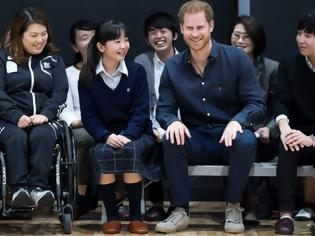 Φωτογραφία για Ο πρίγκιπας Harry έδωσε την πιο cute απάντηση, όταν τον φλέρταρε νεαρή μαθήτρια!
