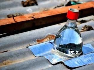 Φωτογραφία για ΚΑΤΑΣΚΕΥΕΣ - Η πατέντα του αιώνα! Δωρεάν φως με πλαστικό μπουκάλι και νερό!!! Πώς θα τα καταφέρετε;