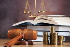 Δικαστική απόφαση «ΒΟΜΒΑ»: Αντισυνταγματικές οι περικοπές του 2012 σε συντάξεις και η κατάργηση δώρων