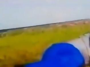 Φωτογραφία για Απίστευτο περιστατικό σε αγώνα οπαδός έπεσε από οροφή γηπέδου (video)