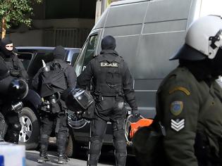 Φωτογραφία για Έπιασαν τρομοκράτες με καλάσνικοφ, εκρηκτικά και χειροβομβίδες