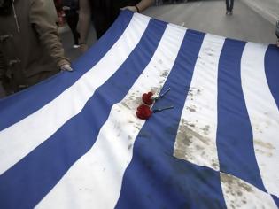 Φωτογραφία για Πολυτεχνείο : Ψάχνουν την αιματοβαμμένη σημαία – Πόλεμος ΠΑΣΠ και νεολαίας ΣΥΡΙΖΑ