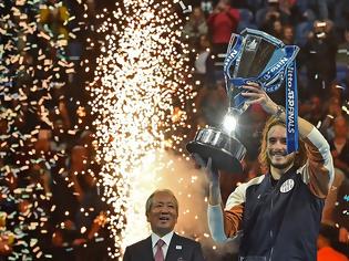 Φωτογραφία για Στην κορυφή του παγκόσμιου τένις ο Τσιτσιπάς - Κέρδισε 2-1 τον Τιμ στο ATP Finals