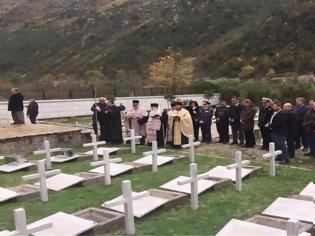 Φωτογραφία για Αλβανία: Συγκίνηση στην ταφή οστών 193 Ελλήνων πεσόντων στο έπος του '40