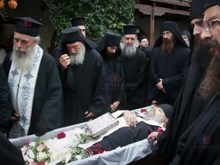 Φωτογραφία για Οι πιστοί στη Χαλκιδική «αποχαιρέτισαν» τον Γέροντα Γρηγόριο