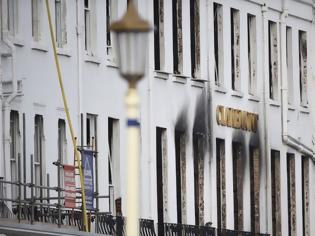 Φωτογραφία για Υπό κατάρρευση το ξενοδοχείο που έπιασε φωτιά στο Ίστμπουρν