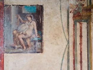 Φωτογραφία για Στην Πομπηία παρουσιάζεται για πρώτη φορά η ερωτική νωπογραφία της Λήδας και του Δία