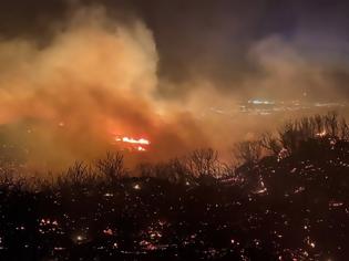 Φωτογραφία για Πυρκαγιά στη Σάντα Μπάρμπαρα - Απειλούνται σπίτια