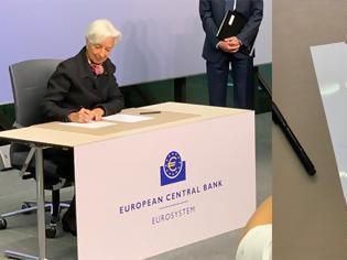 Φωτογραφία για Η Λαγκάρντ βάζει… κυριολεκτικά την υπογραφή της στο ευρώ