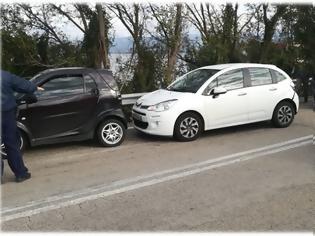 Φωτογραφία για Καραμπόλα τριών αυτοκινήτων στο 4ο χλμ ΑΜΦΙΛΟΧΙΑΣ- ΒΟΝΙΤΣΑΣ (μετά την ΕΚΟ)