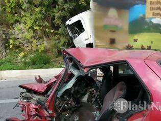 Φωτογραφία για Φρικτό τροχαίο: Αυτοκίνητο συγκρούστηκε με φορτηγό