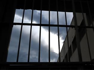 Φωτογραφία για Καταγγελία - σοκ για βασανισμό κρατούμενου: Τον άφησαν λιπόθυμο