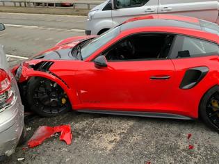 Φωτογραφία για Porsche GT2 RS,  και την “έλιωσε” λίγα μέτρα πιο κάτω…