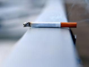 Φωτογραφία για Αντικαπνιστικός νόμος: To κόλπο τζαμπατζήδων, βγαίνουν για να καπνίσουν και γίνονται... καπνός