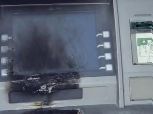 Φωτογραφία για Ανάβυσσος: Έκρηξη σε ATM - Οι ληστές πήραν τα χρήματα και εξαφανίστηκαν