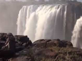 Φωτογραφία για Ζιμπάμπουε - Κλιματική Αλλαγή: Οι καταρράκτες στέρεψαν και τα ζώα πεθαίνουν (video)