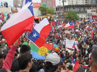 Φωτογραφία για Χιλή: Οι πολίτες απαιτούν να καταργηθεί το υπάρχον Σύνταγμα του Πινοσέτ