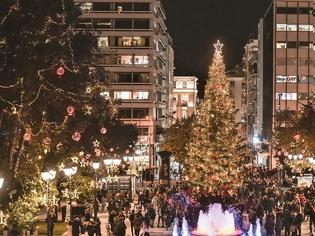 Φωτογραφία για Χριστούγεννα: Πώς... άλλαξαν τα φώτα στην Αθήνα