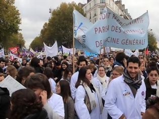 Φωτογραφία για Το δημόσιο σύστημα υγείας στη Γαλλία πεθαίνει λένε οι Γάλλοι γιατροί