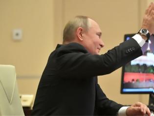 Φωτογραφία για «Ατρόμητος» ο Πούτιν: Οι υπολογιστές του «τρέχουν» με τα απαρχαιωμένα Windows XP