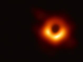 Φωτογραφία για «Science»: Η φωτογράφηση μαύρης τρύπας υπήρξε το σημαντικότερο επιστημονικό επίτευγμα του 2019
