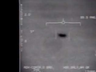 Φωτογραφία για «Από τα 50.000 στα 100 πόδια»: Ο πιλότος που είδε το UFO Tic Tac σπάει τη σιωπή του